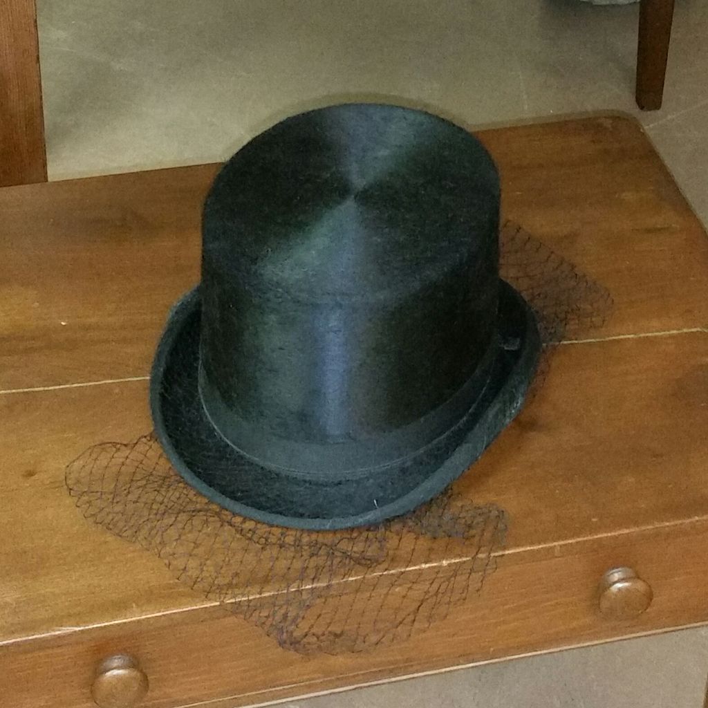 Top Hat makers logo Antiques Board